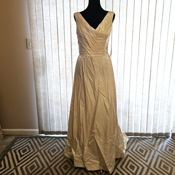 Catherine Regehr Ivory Wedding Dress M/8 - Picture 1 of 12